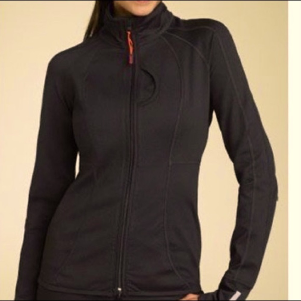 Perfectly fitting black active jacket from Zella the size says XXL but fit L